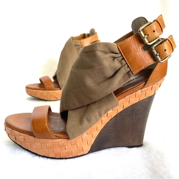 Halogen Double Buckle Wedge Sandal size 5 - Picture 3 of 9